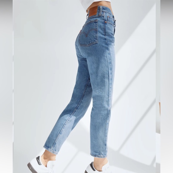 Levi's Wedgie Icon Jeans from Aritzia Medium Wash - Picture 13 of 16